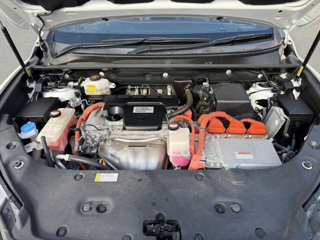 当社の展示車は、展示前に当社指定工場にて入念な点検をさせていただき、厳しいチェック項目をパスした車両のみを販売しております。当社の良質な展示車を安心してお選び下さい。