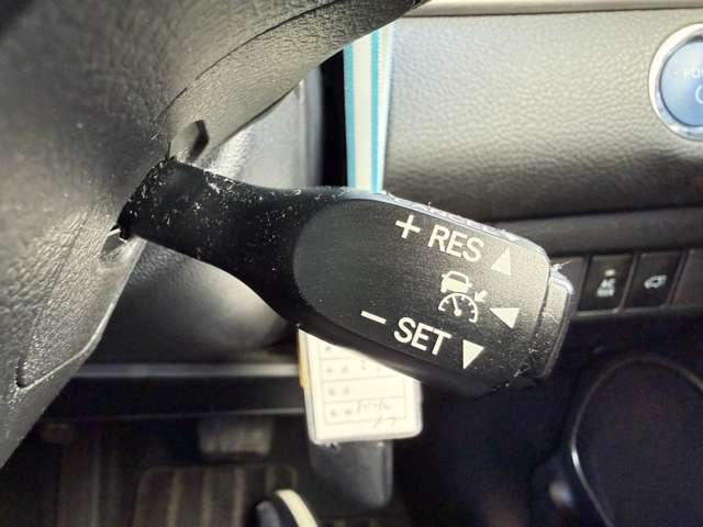 【レーダークルーズコントロール】高速道路での長距離走行が楽に！！自動で速度を保つクルーズコントロールが、衝突軽減システムと連携し、前方の車両を感知して車間を保つように速度調節してくれます！！