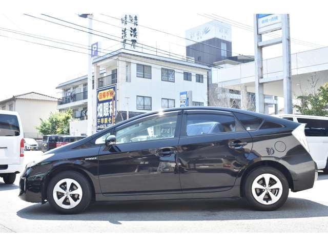 ご納車の際にはガラスコーティングの施工をおすすめしております！愛車を長く大切にお使いいただけるだけでなく純正塗装被膜の保護やお手入れの手軽さで人気のオプションメニューとなっています！