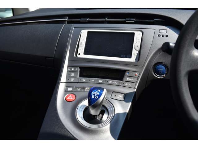 ユーザー様より買取させて頂いた車両をオークションなどの経費を掛けずに直接販売することでこの価格を実現いたしました！ありがちなヘッドライトの曇りも見受けられずきれいな状態が保たれています！