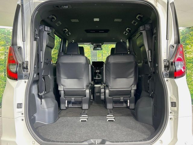 普段のお買い物や通勤、送迎等に十分な荷室スペースを確保しております。セカンドシートを倒すと、大きな荷物の積載も可能です♪