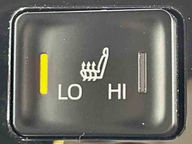 【シートヒーター】寒い日に重宝するシートヒーター！エアコンより早く温まってくれるので寒がりの人も安心ですね♪エアコンの温風は乾燥するから苦手、という方にもをおすすめです。