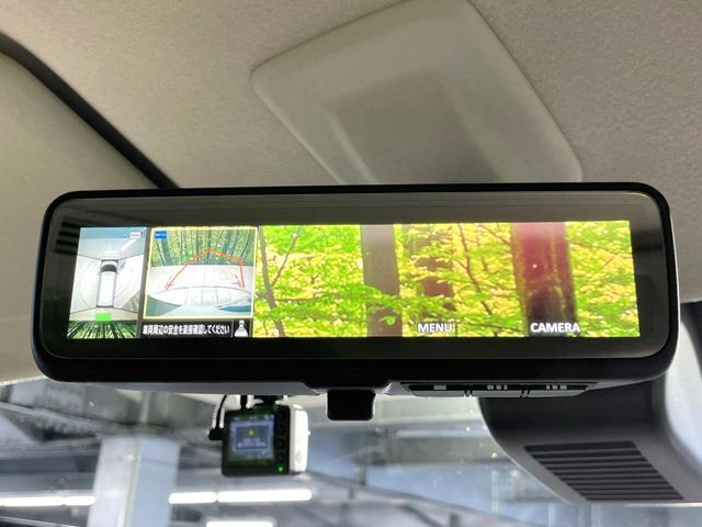 【マルチアラウンドモニター】専用のカメラにより、上から見下ろしたような視点で360度クルマの周囲を確認することができます☆死角部分も確認しやすく、狭い場所での切り返しや駐車もスムーズに行えます。