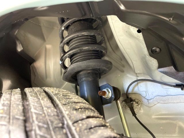 お車を安心してお乗りいただく為には、足回りの定期点検が欠かせません。サービスサポート（有償保証）では無料点検もご提供しており、安心のカーライフをお過ごしいただけるサポート体制が整っています。