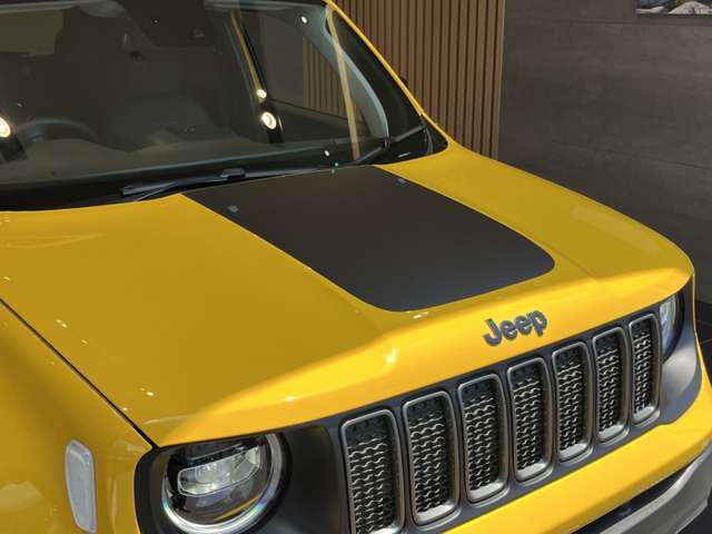 JEEP伝承のセブンスロットルグリル！LEDヘッドライト装着車になります