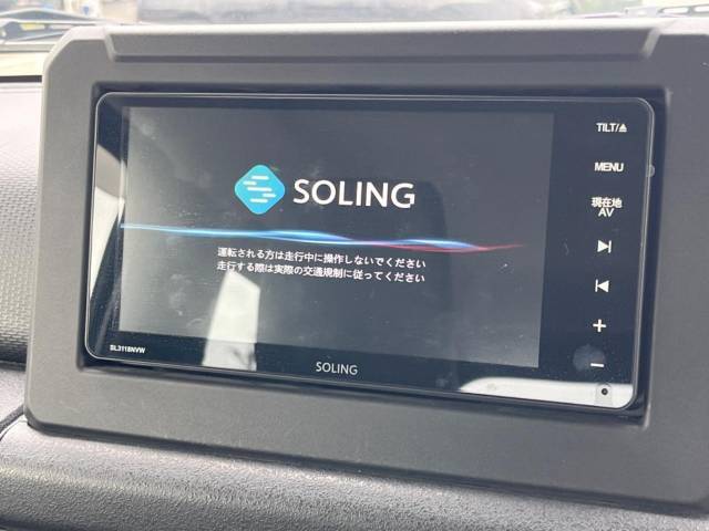 【ナビゲーション】目的地までしっかり案内してくれる使いやすいナビ。Bluetooth接続すればお持ちのスマホやMP3プレイヤーの音楽を再生可能！毎日の運転がさらに楽しくなります！！