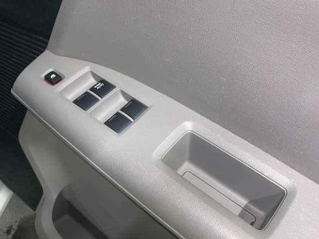 営業時間は9：00～18：00　定休日は日曜・祝日となっております。ご案内できる場合もございますのでまずはご連絡ください。