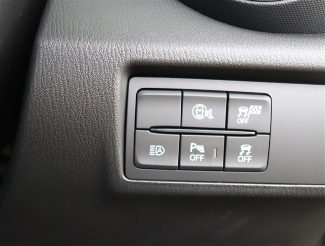 弊社でお車をご購入頂いたお客様は、一部車種を除いて【オイル交換永久無料】となっております。※詳細はスタッフまでお問合せ下さい。