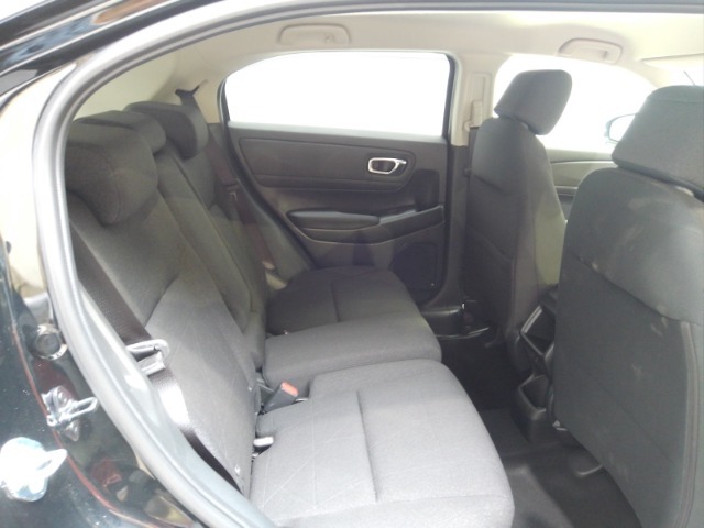リアシートもゆったり快適に座っていただけますので、後部座席にお乗りの大切な方も楽しくドライブに参加していただけます。