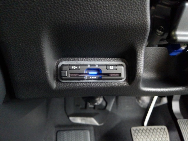 ETC付！高速道路の料金所はキャッシュレスで通過です！サービスエリア等にあるスマートインターの出入りも利用可能でとっても便利☆ご納車後すぐにお使い頂けるようセットアップしてのお渡しとなります。