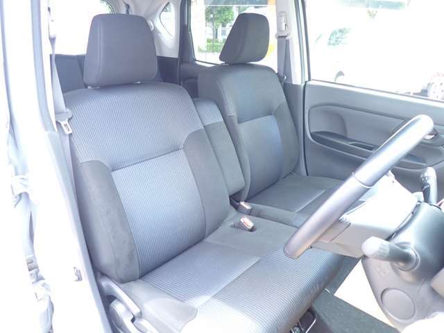 運転席は座り心地が良く快適に運転していただけます♪