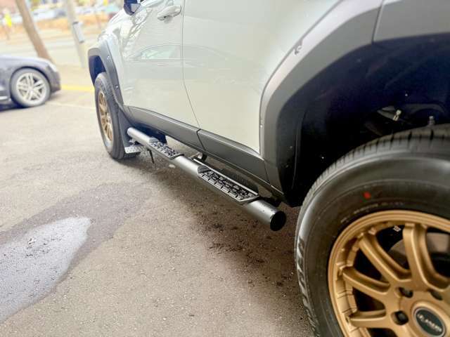 JAOS18インチアルミホイールが装備されます