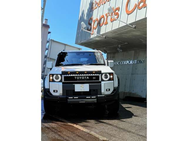 JAOSノーズフロテクター・フロントバンパーガード(LEDランプ4灯付)が装着され　JAOS スキッドプレート3が装着されます