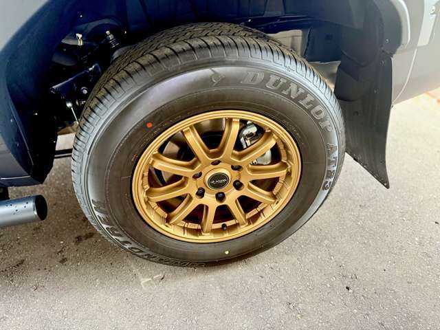 JAOS18インチアルミホイールが装備されます