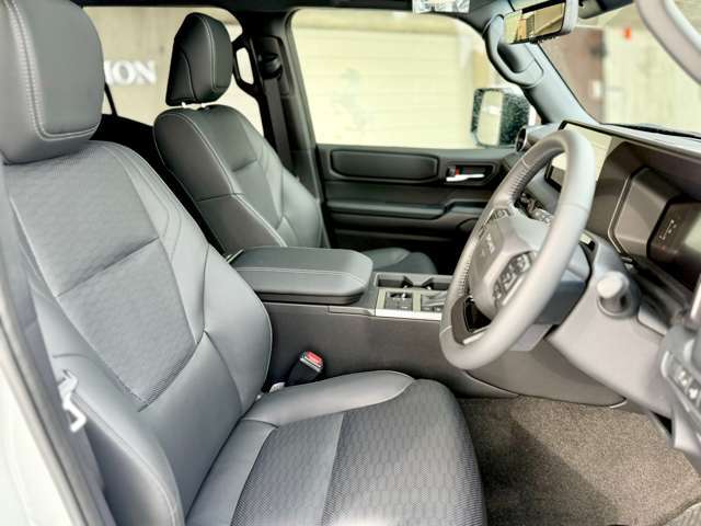 シートヒーター＆シートベンチレーション付本革シートが装備されます