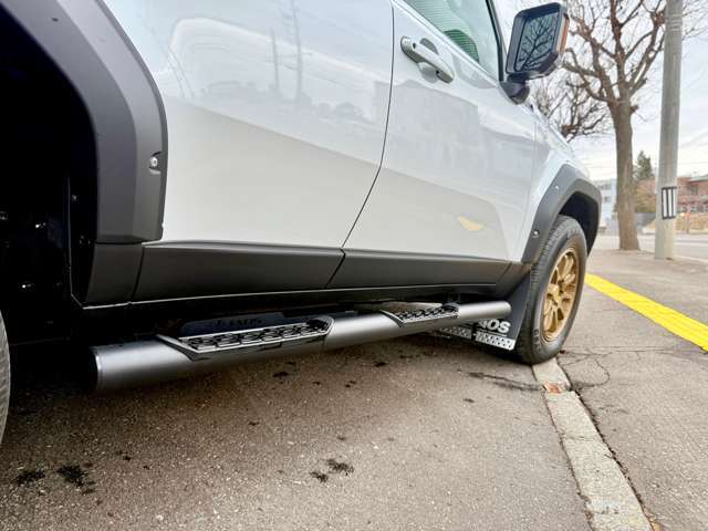 JAOSサイドステップ　ブラックが装着されます