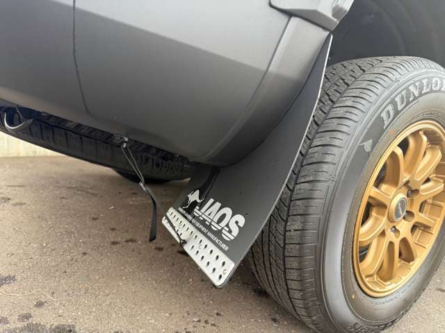 JAOSマッドガード3 ブラックセットが前後装着されます　JAOS  リヤスキッドプレート　ブラスとが装着されます