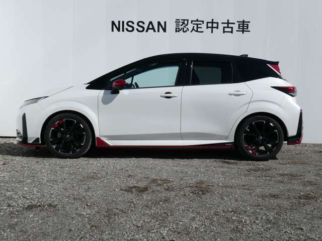 NISMOガーニッシュ多数付いています。内外装で気になる点は何でもお聞き下さい。丁寧にお答え致します！お気軽にご相談下さい