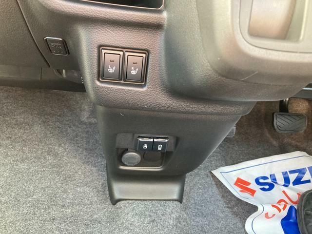 運転席＆助手席シートヒータースイッチ。USBソケット2個付きです。（タイプA・タイプC1個ずつ）