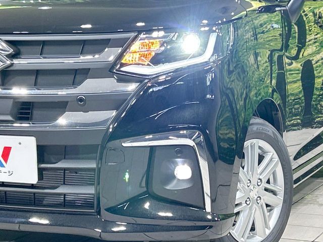 【LEDヘッドライト】悪天候や夜間走行時も良好な視界を確保し安心して運転できる高輝度LEDヘッドライトを装備！点灯速度が早く、消費電力も抑えられています。