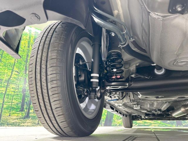 お車を安心してお乗りいただく為には、足回りの定期点検が欠かせません。サービスサポート（有償保証）では無料点検もご提供しており、安心のカーライフをお過ごしいただけるサポート体制が整っています。