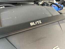 【BLITZタワーバー】お車の剛性を高めるタワーバーを装備。よりスムーズなコーナリング走行が可能となり、走りも楽しめます。