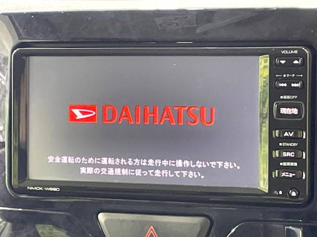 【バックカメラ】駐車時に後方がリアルタイム映像で確認できます。大型商業施設や立体駐車場での駐車時や、夜間のバック時に大活躍！運転スキルに関わらず、今や必須となった装備のひとつです！bn