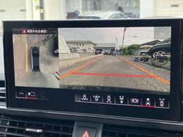 ●リアビューカメラ『入車経路を算出し、ガイドラインと補助線をディスプレイに表示します。同時にバンパーに内蔵のセンサーが障害物を感知し音で注意を促します。後方の死角も安心していただけます。』