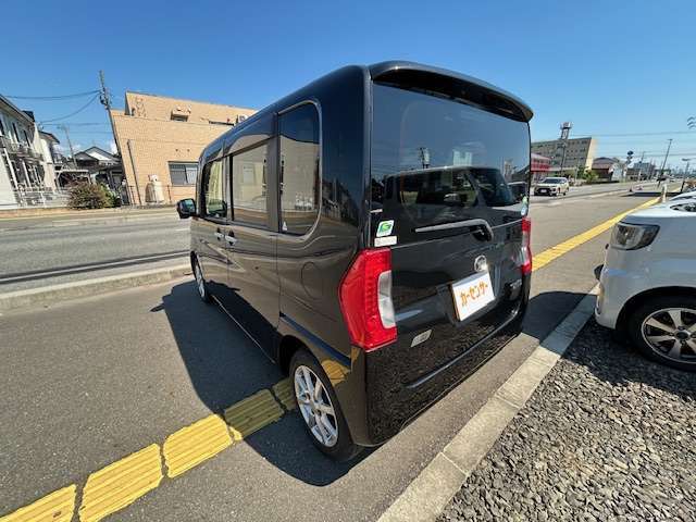 新車.中古車販売車両全て下廻り洗車、錆止め作業をやらせていただきます。