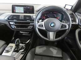 ◆インスツルメントパネルやインテリアトリムなどは、調和しなが洗練された室内を作り上げ、スイッチ類によって、優れた操作性をも実現。ドライバーの視線や動線を考え、人間工学に基づきデザインされています◆