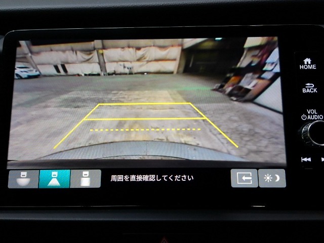 後方確認はオマカセのリアカメラ付です。雨天時や夜間のバック駐車時などで特に視界の安全確認に役立ちます。