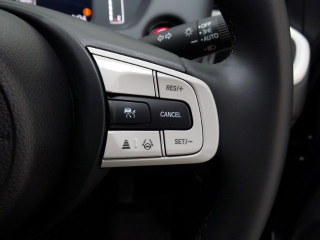 多彩な安心・快適機能を搭載した先進の安全運転支援システムのHonda　SENSINGを搭載しております。