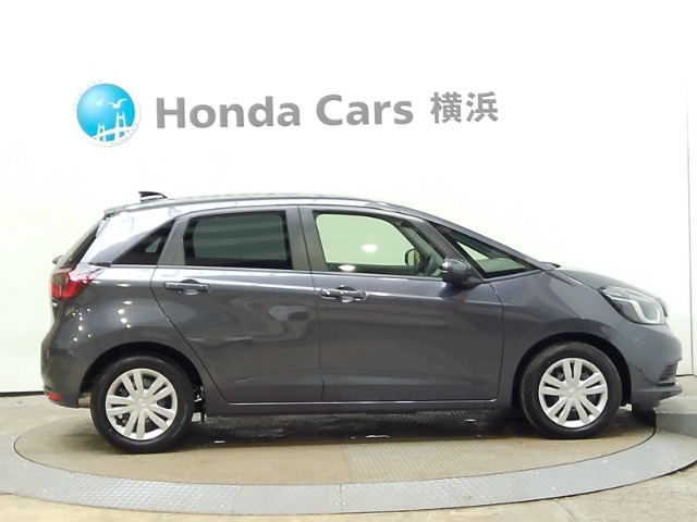 全長399cm、幅169cm、高さ154cmのお車になります。