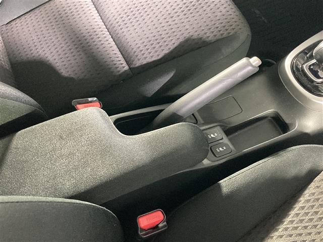 【運転席操作部】『運転席周辺の装備』の画像になります。快適なドライブを楽しむための機能が装備されています！運転席から触れるので使いやすいです！