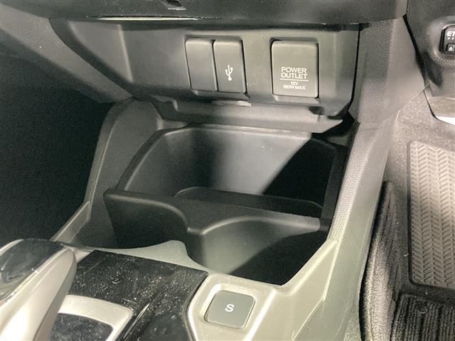 【運転席操作部】『運転席周辺の装備』の画像になります。快適なドライブを楽しむための機能が装備されています！運転席から触れるので使いやすいです！