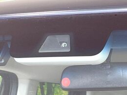 【ホンダセンシング】走行中に前方の車両等を認識し、衝突しそうな時は警報とブレーキで衝突回避と被害軽減をアシスト。より安全にドライブをお楽しみいただけます。