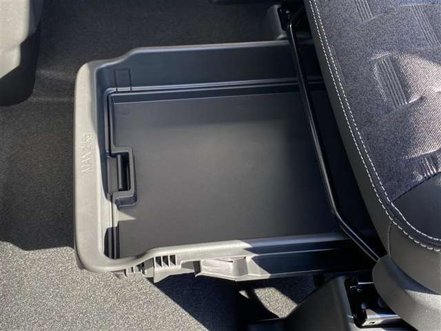 シートアンダートレイ