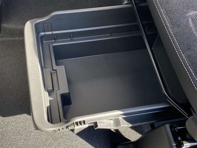 シートアンダートレイ