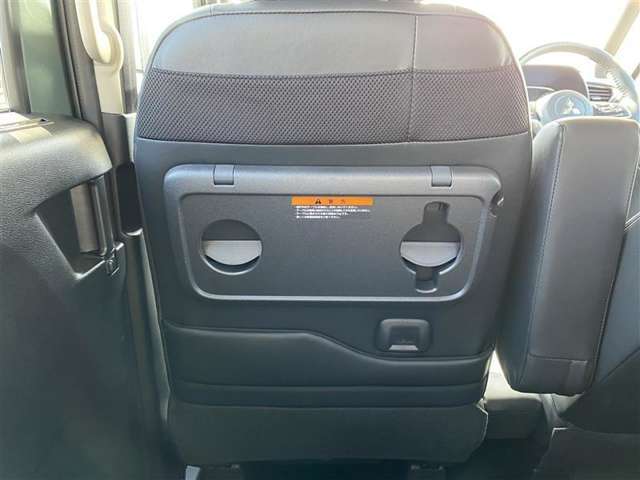 シートバックテーブル　USB端子