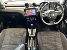 年式　メーカー　車名　グレード　入荷しました！当店の在庫のおクルマは全車修復歴無し！安心してご検討下さいませ。