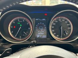 【　スピードメーター　】メーターまわりも鮮やかに照らし出され、デザイン、安全性ともにバッチリですね♪