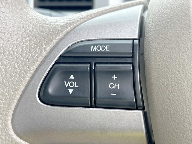 【ステアリングスイッチ】運転中、前方から目線をそらすことなく、オーディオ等の操作が可能な便利機能！安心＆快適なドライブを演出してくれます♪