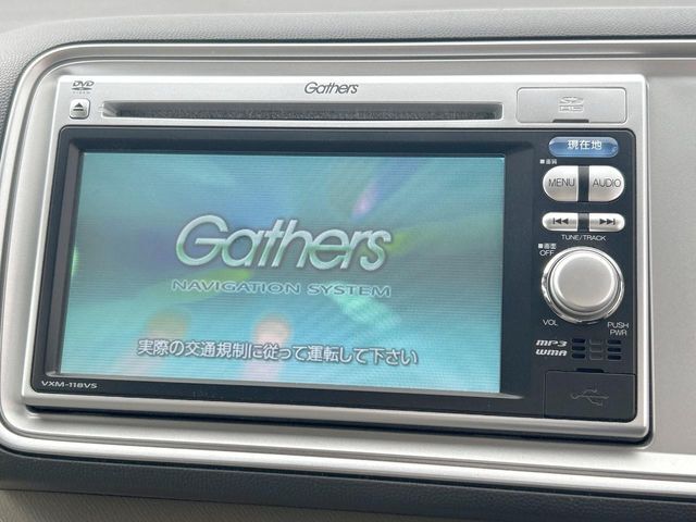 【純正ナビ】人気の純正ナビを装備しております。ナビの使いやすさはもちろん、オーディオ機能も充実！キャンプや旅行はもちろん、通勤や買い物など普段のドライブも楽しくなるはず♪