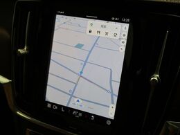 Google搭載の縦型9インチナビ！「OK、Google」と話し掛けるだけで目的地の設定や、エアコン温度の上げ下げなど便利な機能が満載です。ナビに触れずに安全運転！