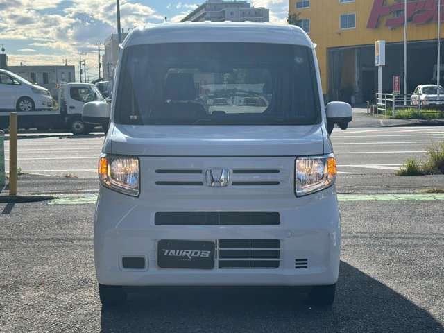 いつでも、どこでも、ドライバーにとって使いやすいナビゲーション。iPhoneやAndroid端末とつないで、スマートフォンのナビアプリを画面上に表示可能。