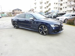 アウディRS7スポーツバックベースグレード・・V8ICターボ・8AT・21インチ純正アルミホイール・ムールーフ・革前席電動シート