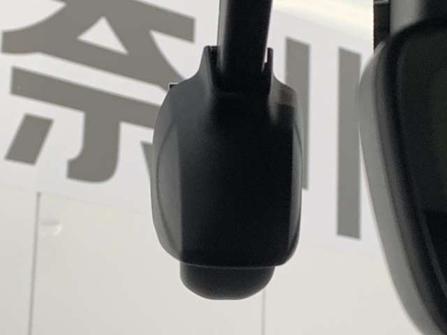 いざという時に安心のドライブレコーダー付き！これがあれば事故の際もトラブルにならずに済みますね！今では当たり前の装備になって来ました。