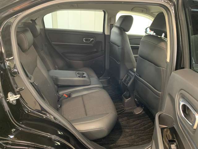 広く開放的な居住スペース。シートクッションの座り心地もいっそう快適なものに。どの席でもゆったりとくつろげる快適な空間は他メーカーの追従を許しません。