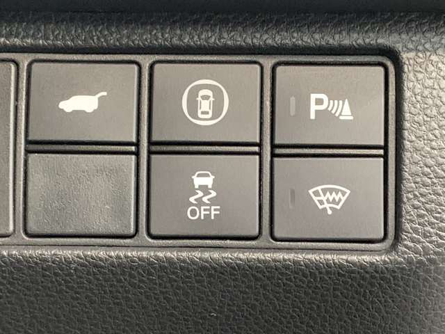 横滑り防止機能装置、VSAを装備、F1レースの世界から一般車へ技術応用された先進安全装備です。やはりHONDAですね♪