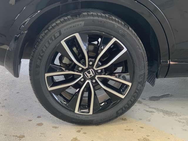 見た目にも引き締まるアルミホイール装備です！おしゃれは足元からって本当にそう感じます。